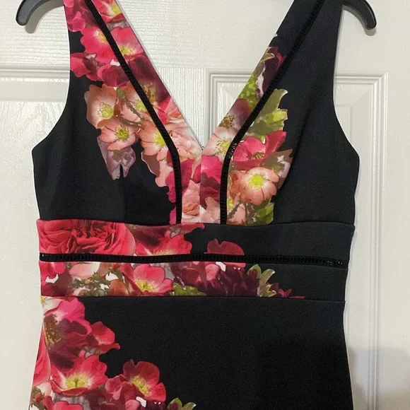 Dress - Picture 3 of 3